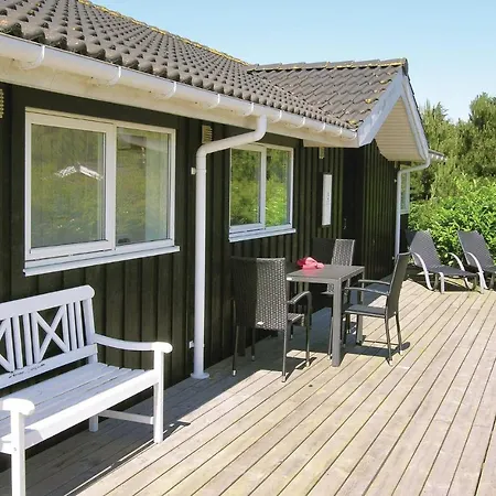 3 Bedroom Cozy In Humble Nyby