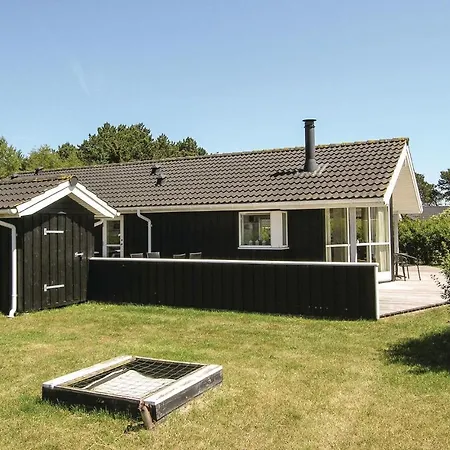 3 Bedroom Cozy In Humble Nyby