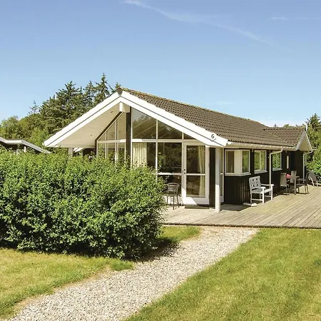 Holiday home 3 Bedroom Cozy In Humble Nyby