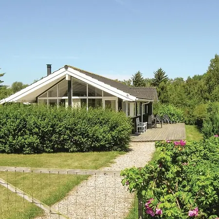 3 Bedroom Cozy In Humble Holiday home Nyby