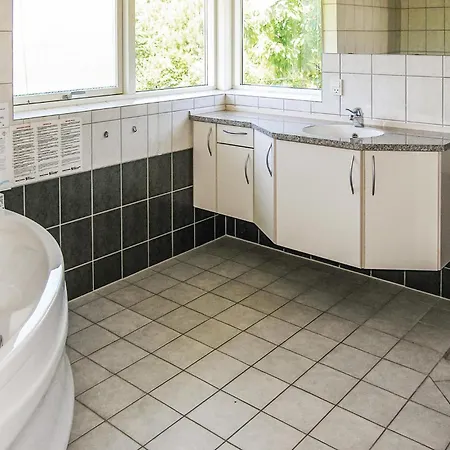 Holiday home 3 Bedroom Cozy In Humble Nyby